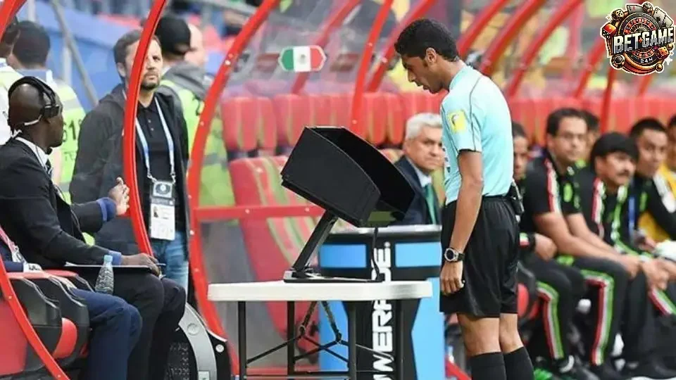 VAR – lợi hay hại cho bóng đá?