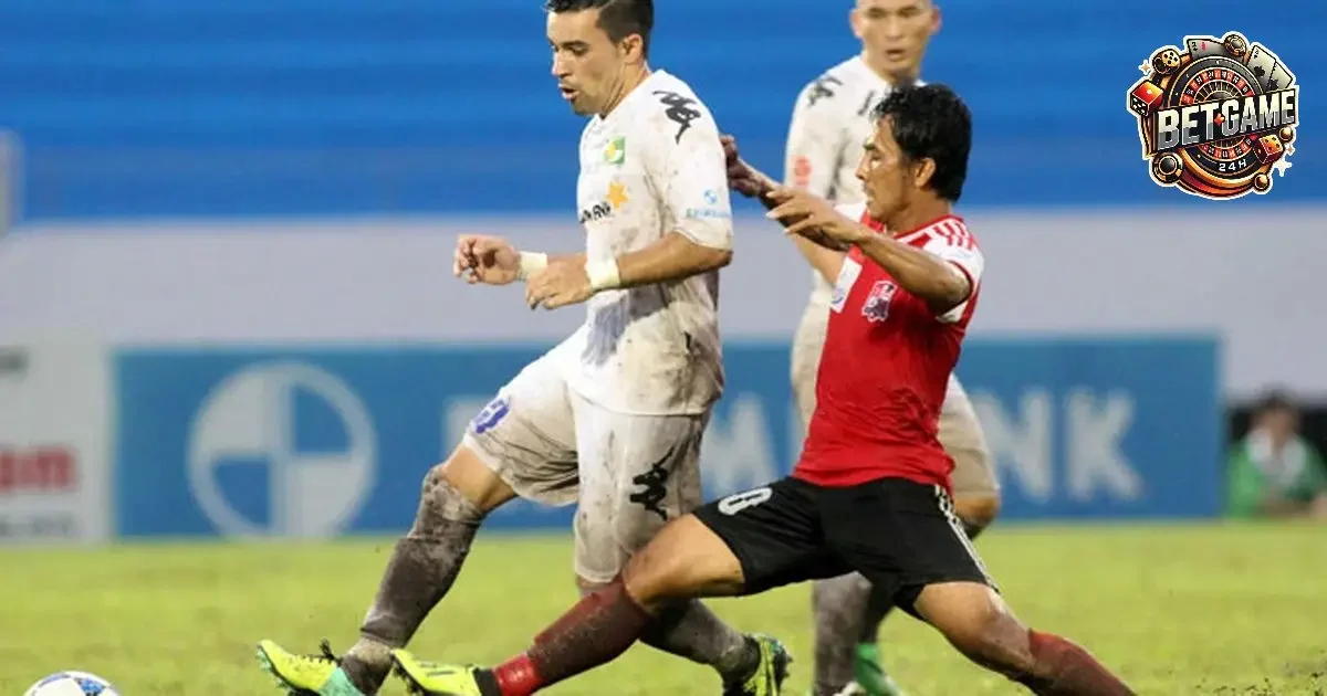 Hành vi đáng ngờ trên sân cỏ